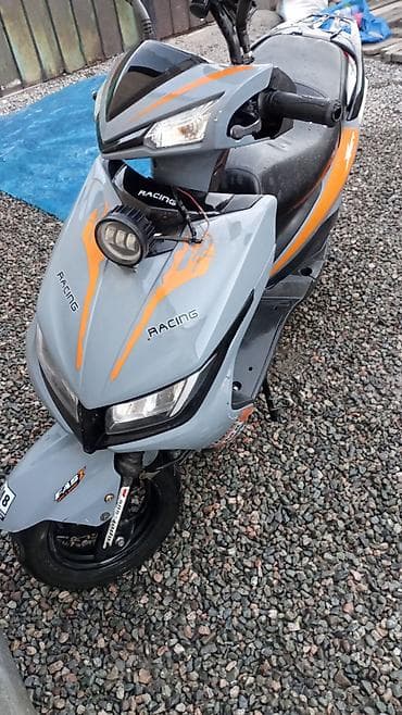 suzuki shift: Скутер M8 в спортивном стиле. Яркий и заметный дизайн: серый кузов с — 2