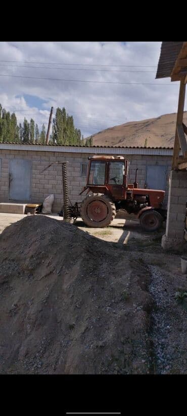 набор инструментов: Трактор с комплектом навесного оборудования для сельхозработ. Состав — 4