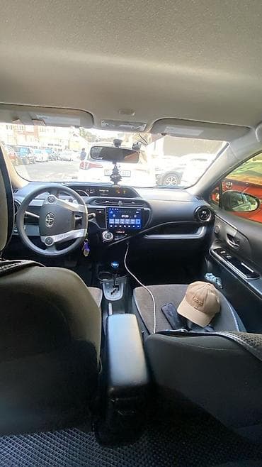 prius plus: Toyota Prius C: 2011 г., 1.5 л, Автомат, Гибрид, Хэтчбэк — 4