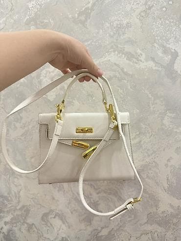 Миниатюрная женская сумка кросс-боди в белом цвете. - Формат: мини