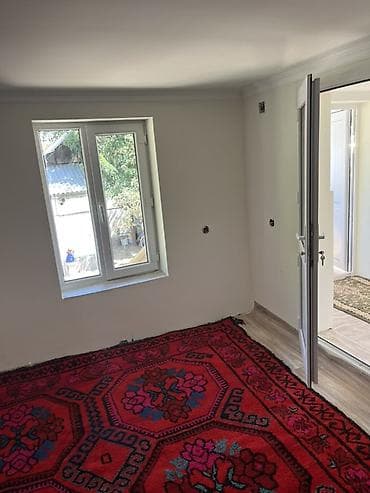 суточная комната: Времянка ысык муздак суу ичинде .Туалет сыртта душ жок. 1 апрельде — 1