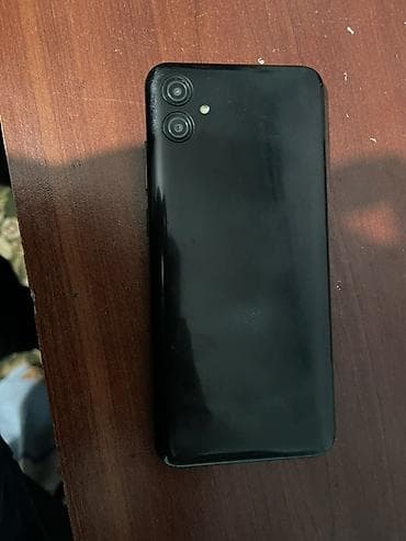 Samsung Galaxy A04e, Б/у, 32 ГБ, цвет - Черный