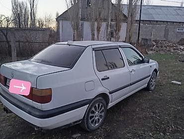 mini car: Volkswagen Vento: 1992 г., 1.8 л, Механика, Бензин, Седан — 4