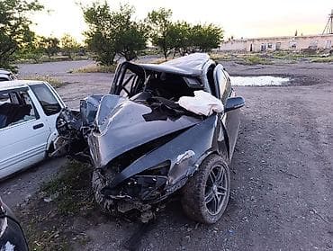 экран саната: Автомобиль после ДТП на разбор Модель: седан среднего класса — 3