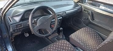 colf 3: Mazda 323: 1990 г., Ручные, Хэтчбэк — 5