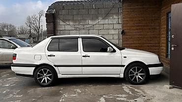 tourer v салон: Volkswagen Vento: 1997 г., 2 л, Ручные, Бензин, Седан — 8