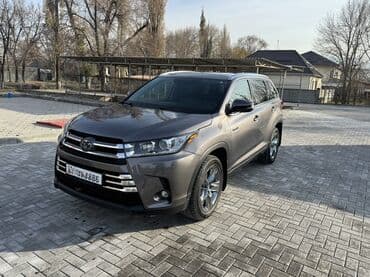 срочно продаю в связи с переездом: Toyota Highlander: 2019 г., 3.5 л, Вариатор, Гибрид, Кроссовер — 2