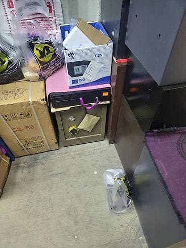 некая: Сейф Сейф СЕЙФЫ Предлагаются сейфы различных размеров и конфигураций — 2