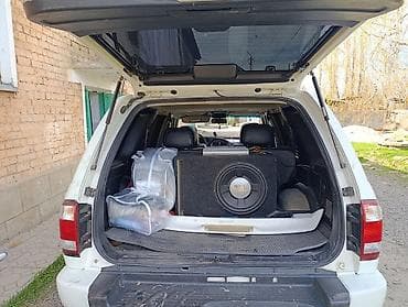 Сабвуфер автомобильный в корпусе - Динамик низких частот с логотипом