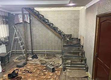 Курулуш жана оңдоо кызматтары: Темир тепкич Жеке менчик үй үчүн, Акысыз ченөө, Тепкичтин формасы: Г-сымал — 5