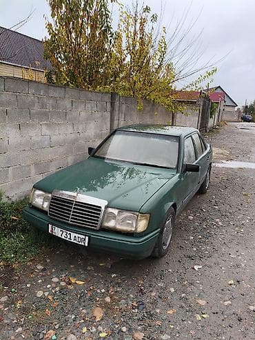 Mercedes-Benz W124: 1986 г., Седан