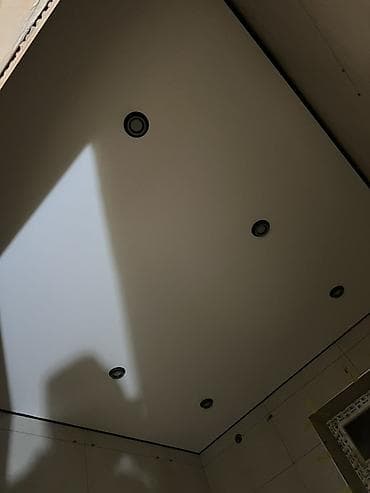 трек потолок: Натяжные потолки с интегрированным трековым освещением - Бесшовные — 5