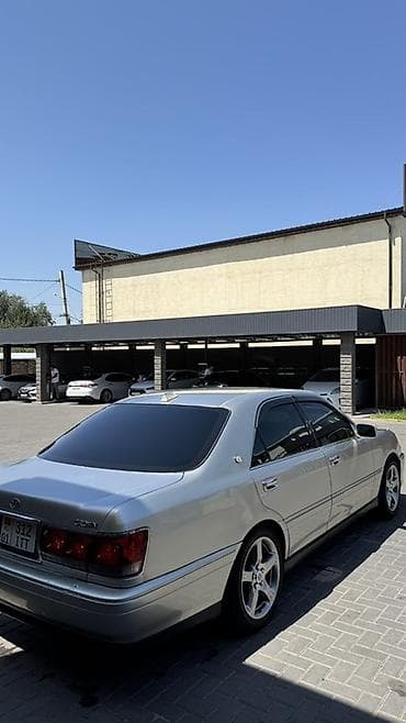 byd e2 2023: Toyota Crown: 2000 г., 2.5 л, Автомат, Бензин, Седан — 4