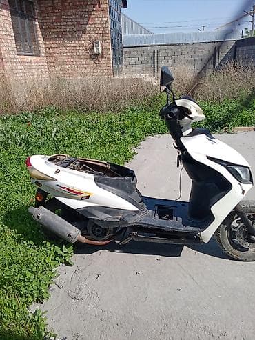 k7 2019: Скутер 50–150 см³ (визуально — спортивный пластик, дисковый передний — 4