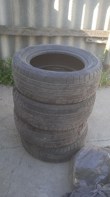Комплект из 4 зимних шин. Характеристики: - Размер: 205/60 R16 -