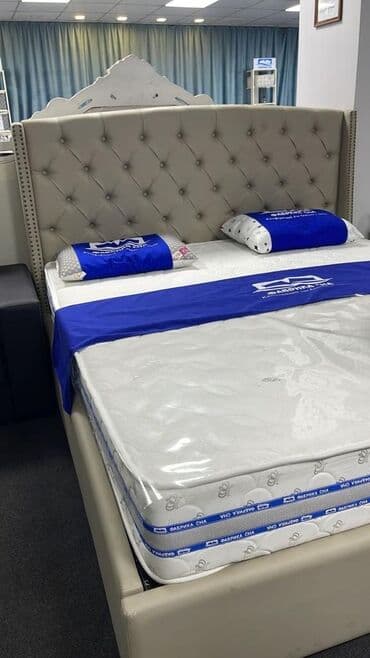 Кровать двуспальная
Кожаная кровать