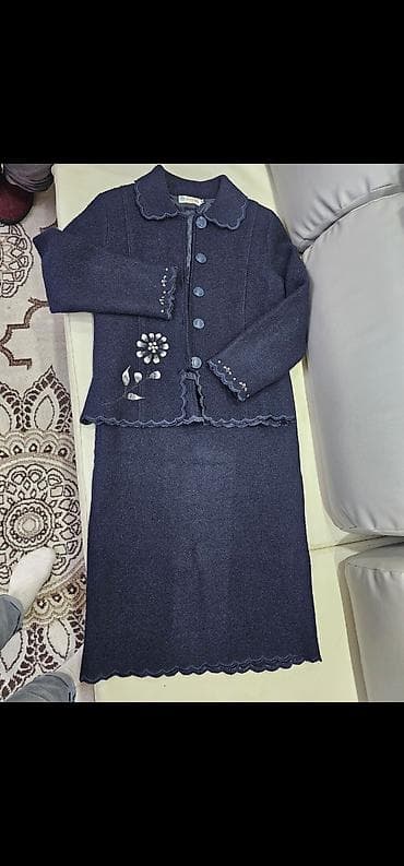 Женские брюки: Продается костюм двойка.состояния нового.размер 48-50 цена 3000с — 1