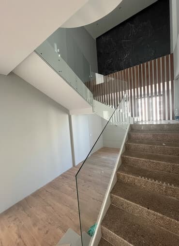 стеклянные столешницы: Готовые перила, Материал: Стекло, Для лестницы — 1