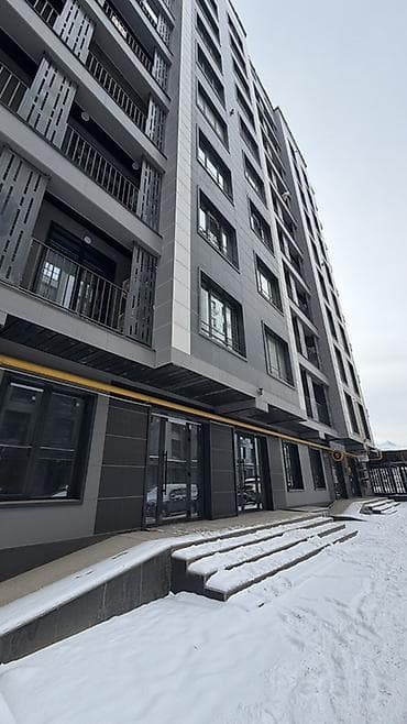 Коммерческое помещение на первом этаже современного жилого комплекса