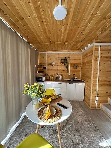 Комплекты столов и стульев: Сдается посуточно стильный модульный дом-студия из натурального дерева — 3