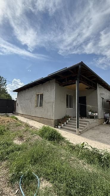 Продажа домов: 🏡 Участок – 4 сотых 🏠 Үйдүн өлчөмү – 11 × 11 м 🛏️ 5 бөлмөлүү 🧱 Үй ылай — 1