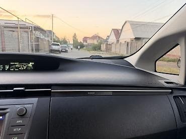 key: Toyota Prius: 2012 г., 1.8 л, Вариатор, Гибрид, Хэтчбэк — 9