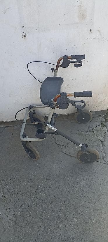 Медицинские лампы: Комплект средств реабилитации и передвижения: 1) Подмышечные костыли — 6