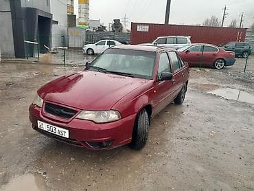 Срочно срочно Седан бордового цвета. Кузов 4‑дверный, компакт-класс