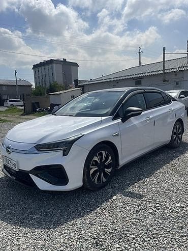 a class: GAC Aion S белый седан с черной крышей Кузов и дизайн: - — 1