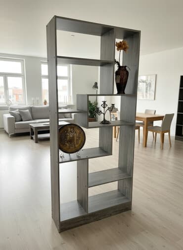 книжные шкафы и полки: Многофункциональный стеллаж‑перегородка из ЛДСП в оттенке серого дуба — 1