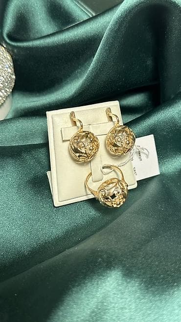 золотая: Комплект «Манамах» ювелирных украшений: серьги и кольцо - Материал — 1