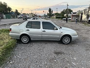 Volkswagen: Volkswagen Vento: 1994 г., 1.8 л, Механика, Газ, Седан — 3