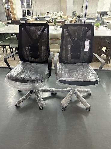 купит компьютерное кресло: Офисное кресло, С колесиками, цвет - Черный — 2