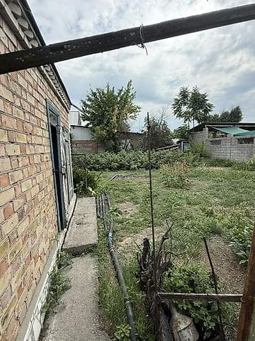 дом дом: Продается Дом (5 соток) в Токмаке рапологается по М. Горького ( за — 5