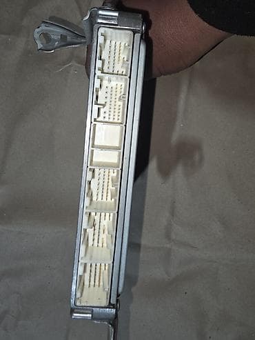 э 2: Блок управления двигателем (ECU) Toyota - Оригинальный номер: 860 - — 2