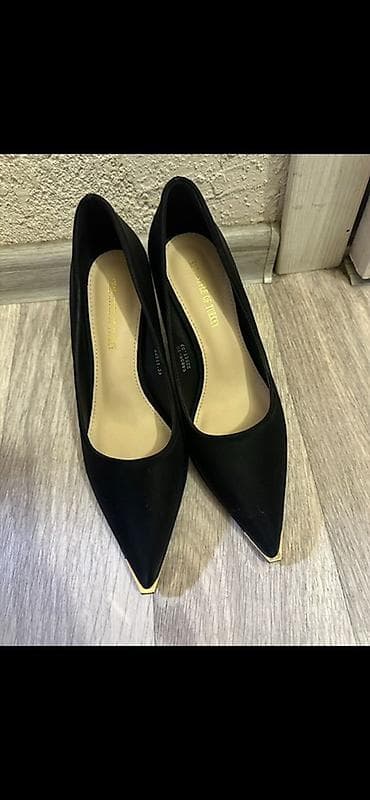 подставка для обувьи: Женские классические туфли-лодочки и женские лоферы 1) Туфли-лодочки — 1