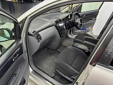 бардачки: Toyota Ipsum: 2003 г., 2.4 л, Автомат, Бензин, Минивэн — 6