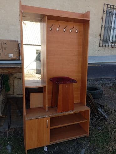 Столы: Прихожая модульная из ЛДСП в тёплом древесном оттенке. Комплектация и — 1