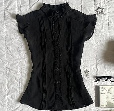 кофточки: Черная женская блузка с коротким рукавом и застежкой на пуговицы — 1