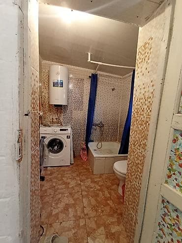 баня домик: Продается дом в селе Туз, до Аламидинского рынка 25 км. Участок 10 — 3