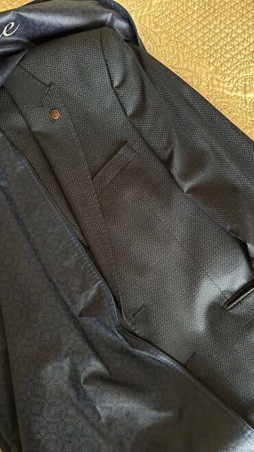 брендовые мужские спортивные костюмы из турции: Костюмы б/у, состояние 10/10, оба турция. 
Размер 50-52 — 3