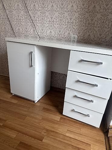 рабочий стол белый купить: Компьютерный стол, С полками — 1