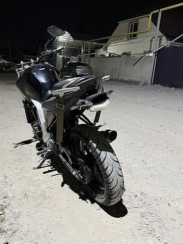 электрические мото: Уличный мотоцикл (нейкед) черно‑белого цвета - Двигатель — 4