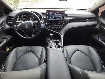 prius v: Toyota Camry: 2022 г., 2.5 л, Вариатор, Гибрид, Седан — 9