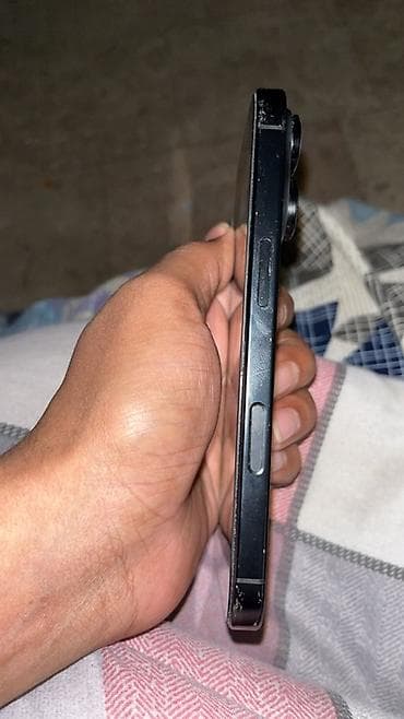 цена 12 про макс: 16 pro Смартфон с плоскими гранями и матовым чёрным корпусом. На — 2