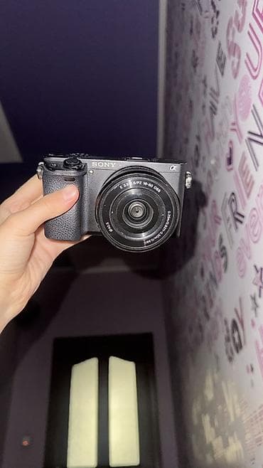 Беззеркальная камера Sony α6400 с объективом E PZ 16–50mm f/3.5–5.6