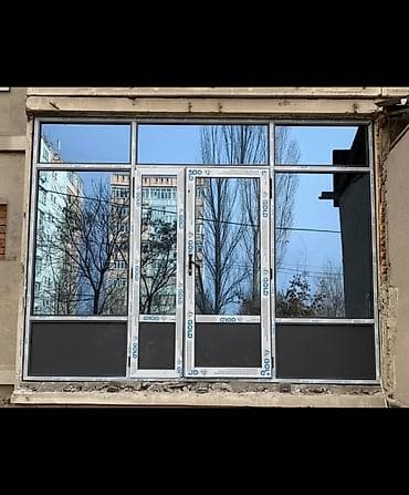 ПВХ витраж с дверью для фасада/витрины - Конструкция: трехсекционная