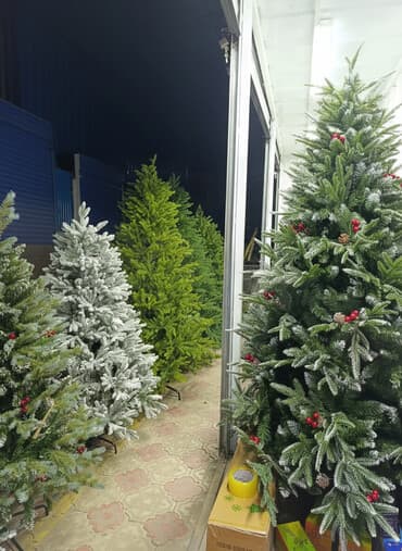 искусственные розы: Новогодние ёлки разных видов и размеров. широкий ассортимент цена — 1