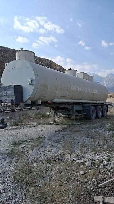 Күйүүчү май бактары: Полуприцеп-цистерна для перевозки светлых нефтепродуктов (надпись — 2