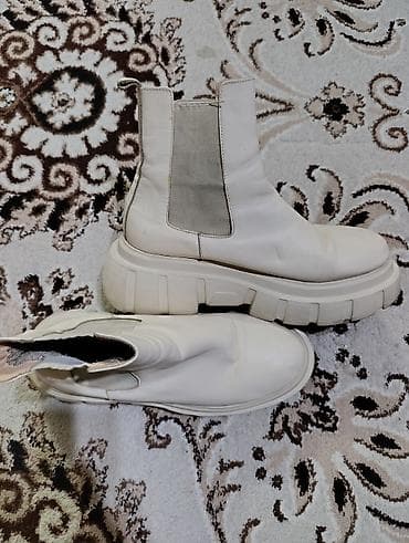 Белые женские/унисекс челси на массивной подошве. Характеристики: -